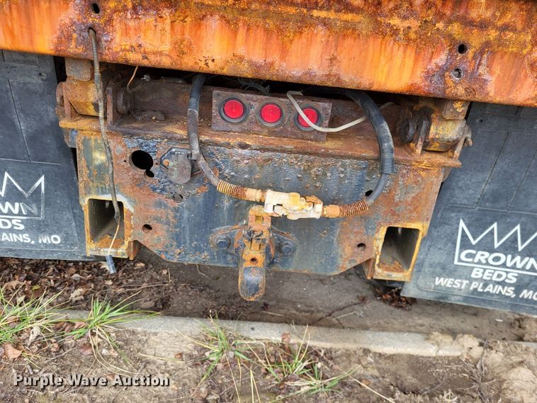 image for item LR9127 2002 International 4900  dump truck