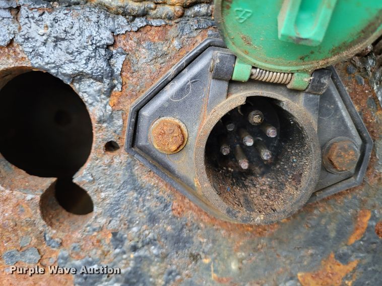 image for item LR9127 2002 International 4900  dump truck