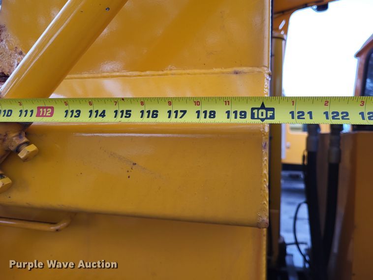 image for item LR9127 2002 International 4900  dump truck