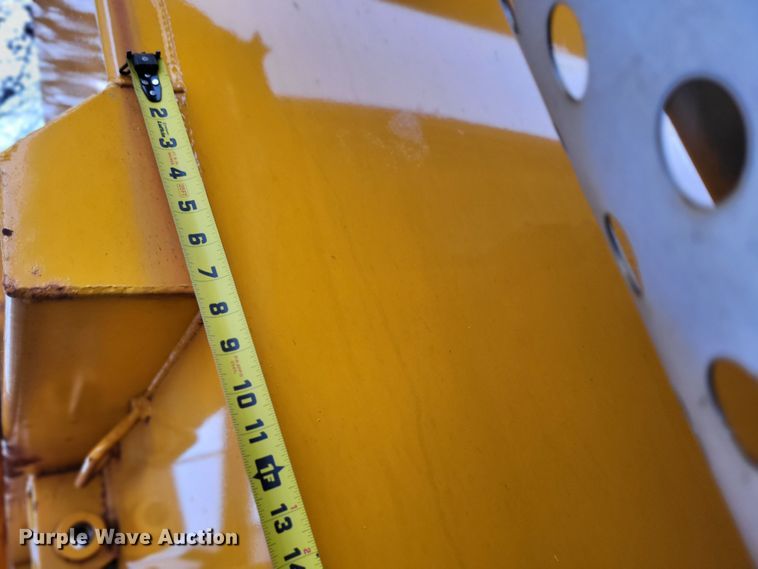 image for item LR9127 2002 International 4900  dump truck