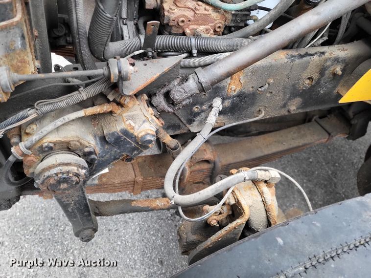 image for item LR9127 2002 International 4900  dump truck