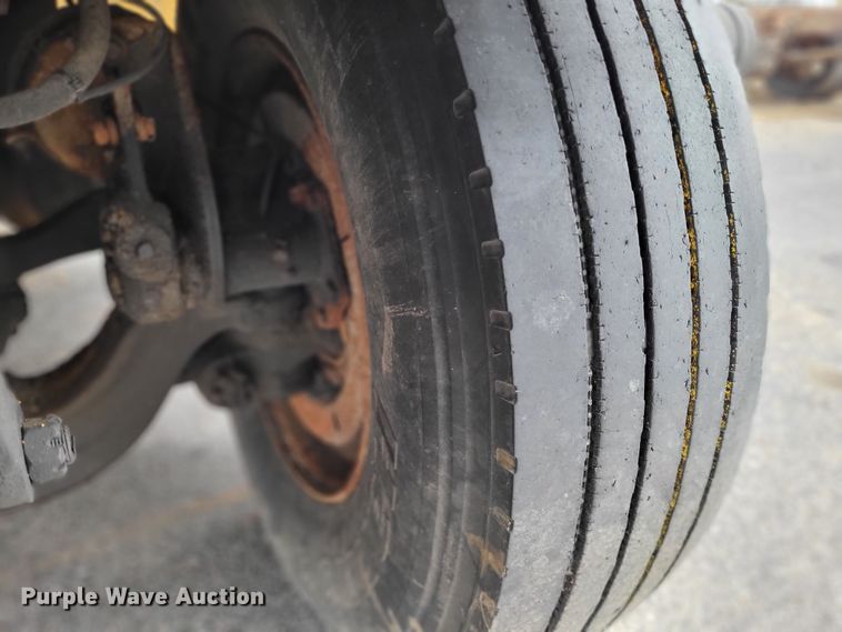 image for item LR9127 2002 International 4900  dump truck