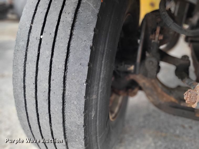 image for item LR9127 2002 International 4900  dump truck