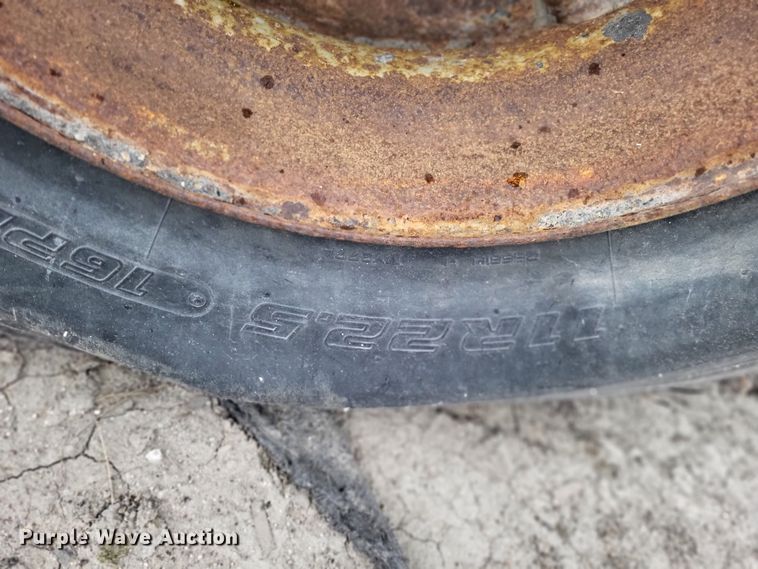 image for item LR9127 2002 International 4900  dump truck