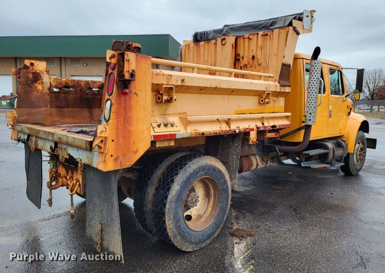image for item LR9131 2001 International 4900  dump truck
