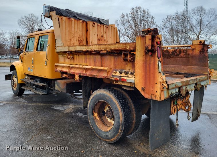 image for item LR9131 2001 International 4900  dump truck