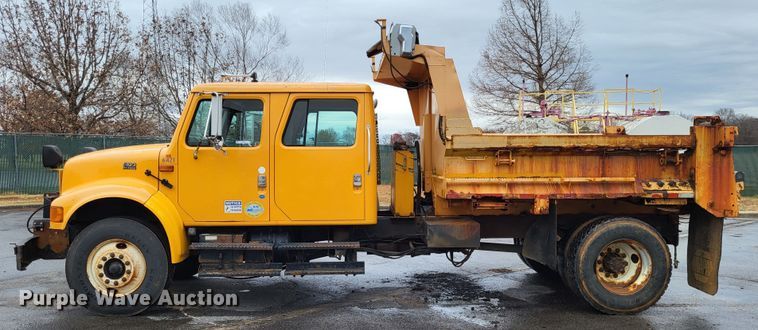 image for item LR9131 2001 International 4900  dump truck
