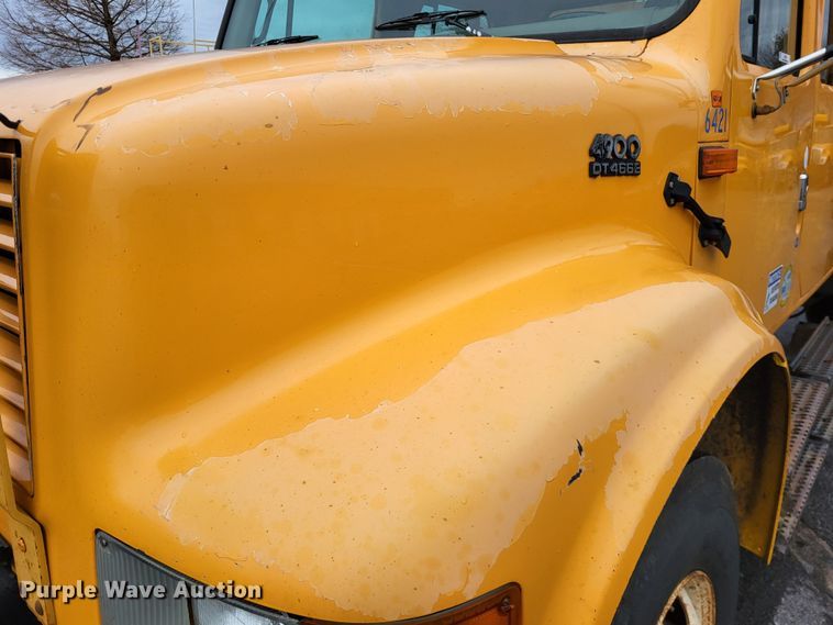 image for item LR9131 2001 International 4900  dump truck