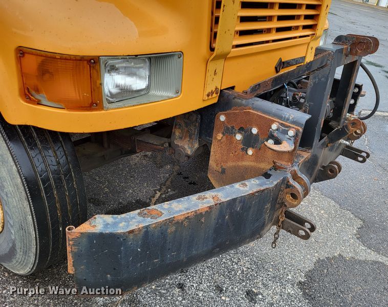 image for item LR9131 2001 International 4900  dump truck