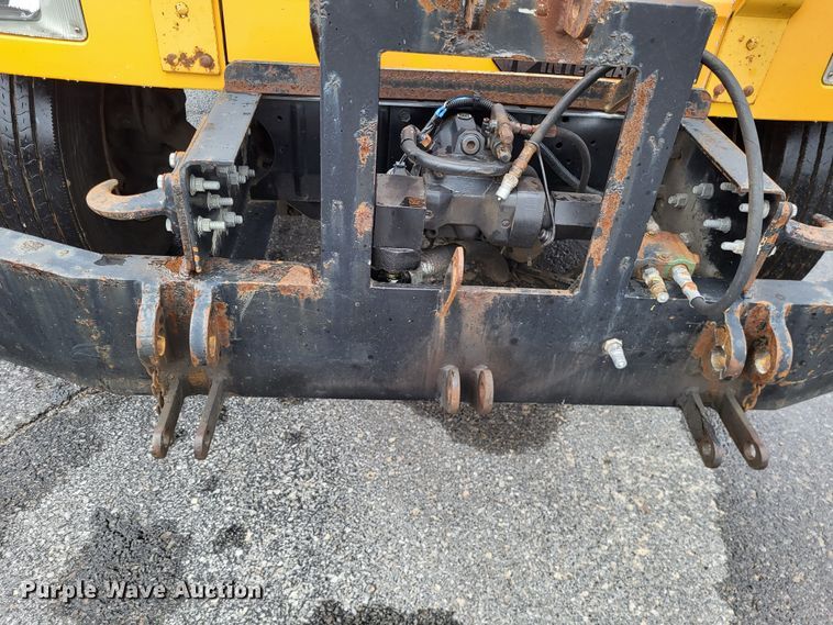 image for item LR9131 2001 International 4900  dump truck