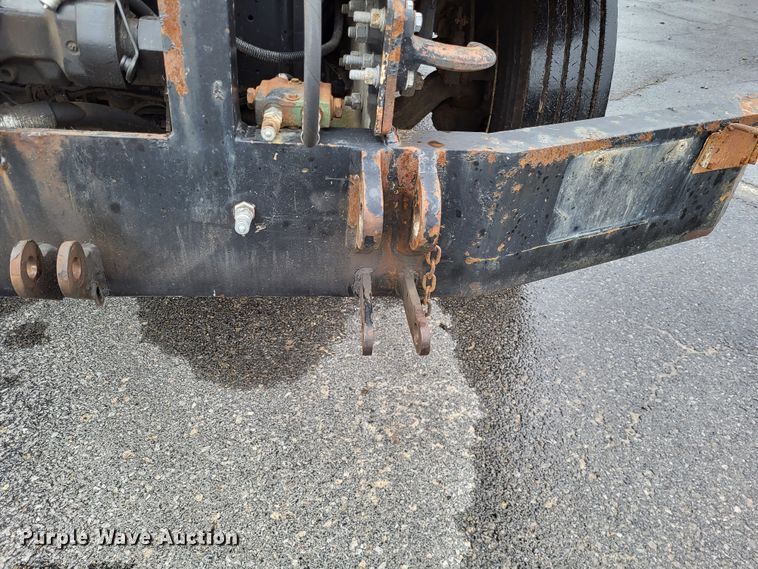 image for item LR9131 2001 International 4900  dump truck