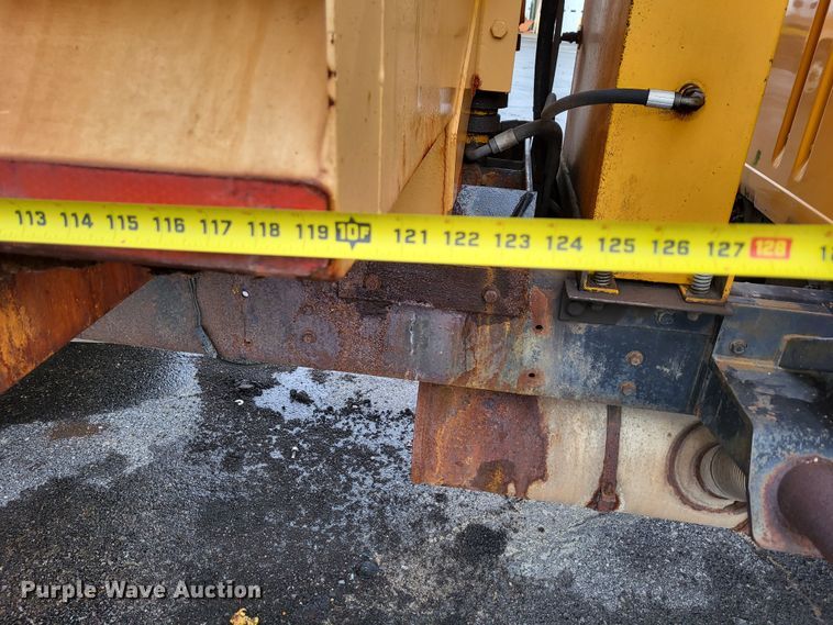 image for item LR9131 2001 International 4900  dump truck