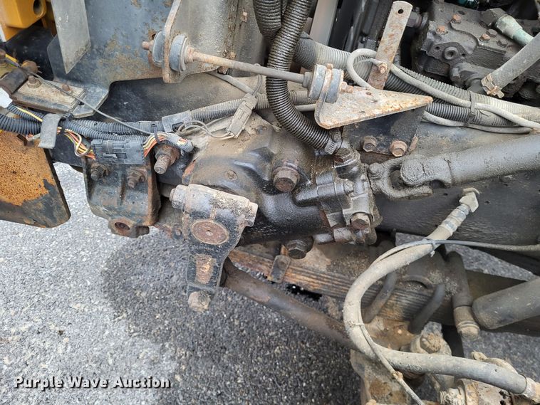 image for item LR9131 2001 International 4900  dump truck