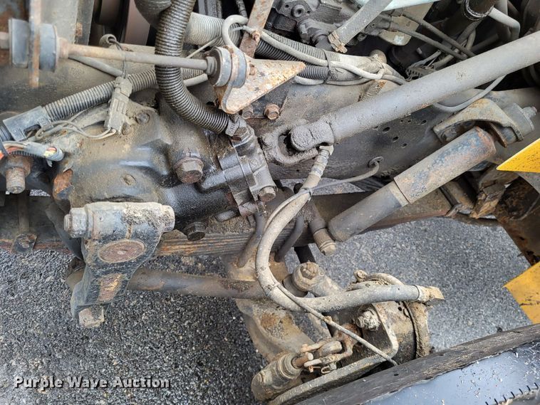 image for item LR9131 2001 International 4900  dump truck