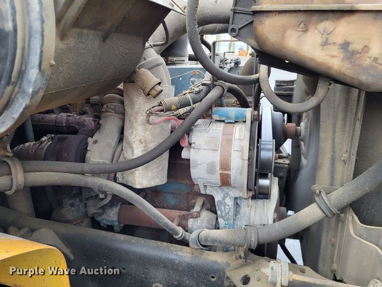 image for item LR9131 2001 International 4900  dump truck