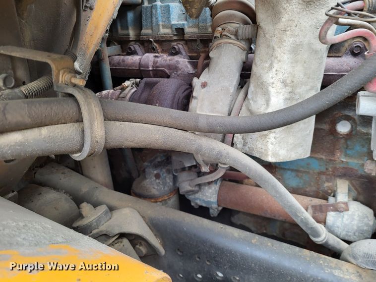 image for item LR9131 2001 International 4900  dump truck