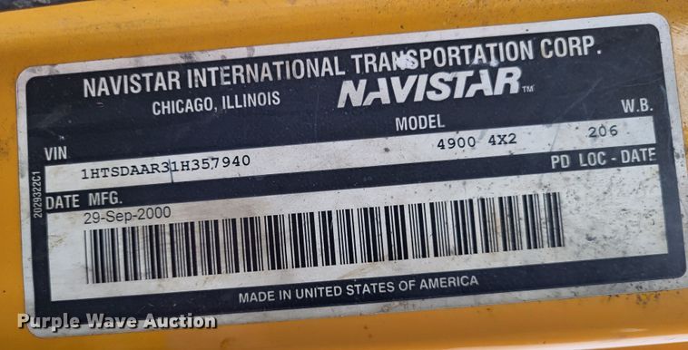 image for item LR9131 2001 International 4900  dump truck