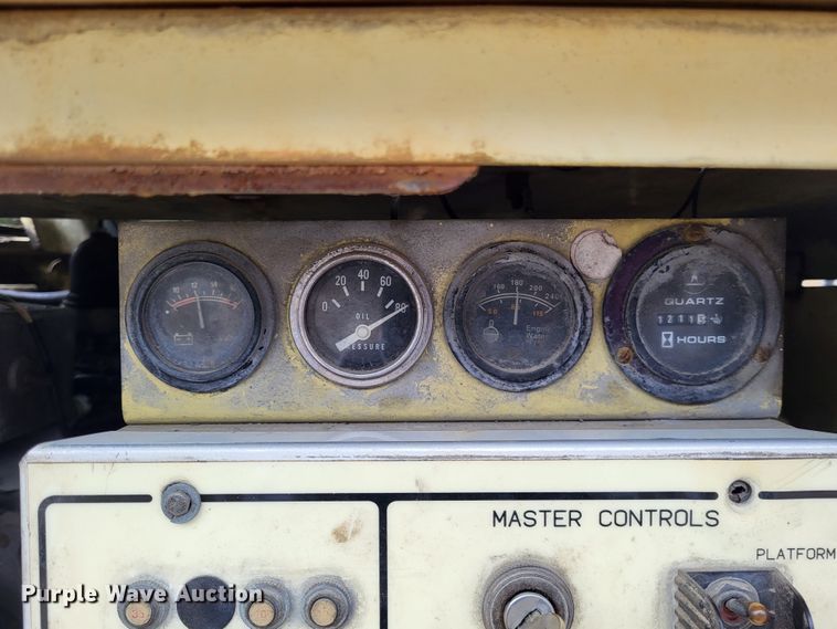 image for item LR9133 1994 JLG 40H  boom lift