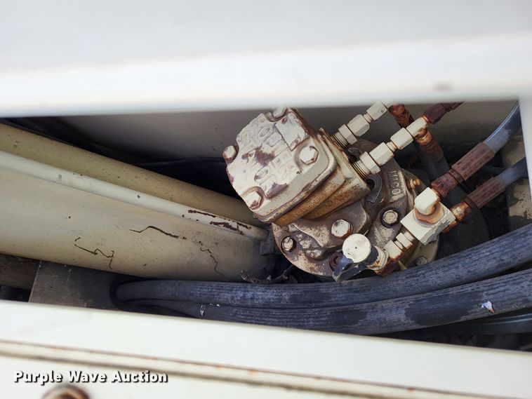 image for item LR9133 1994 JLG 40H  boom lift