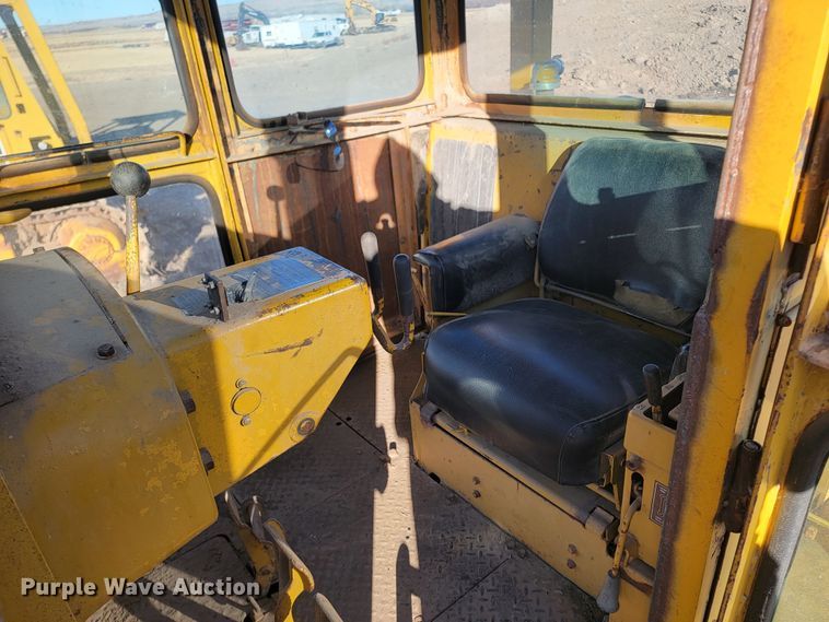 image for item ME9556 1969 Caterpillar D9G  crawler tractor