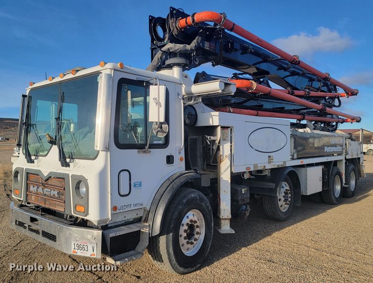 image for item ME9573 2008 Mack MRU concrete pump truck