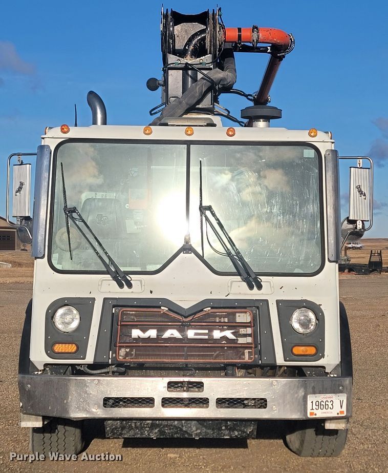image for item ME9573 2008 Mack MRU concrete pump truck