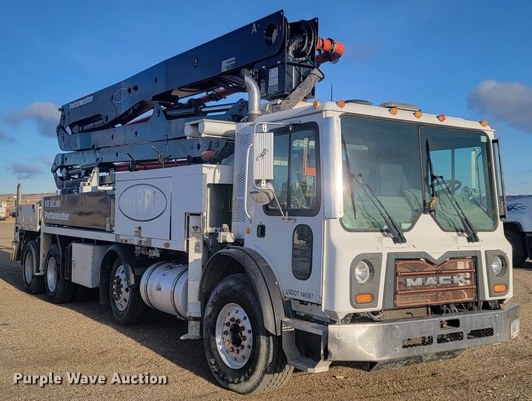image for item ME9573 2008 Mack MRU concrete pump truck