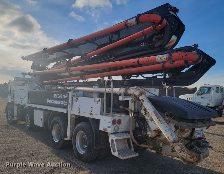 image for item ME9573 2008 Mack MRU concrete pump truck