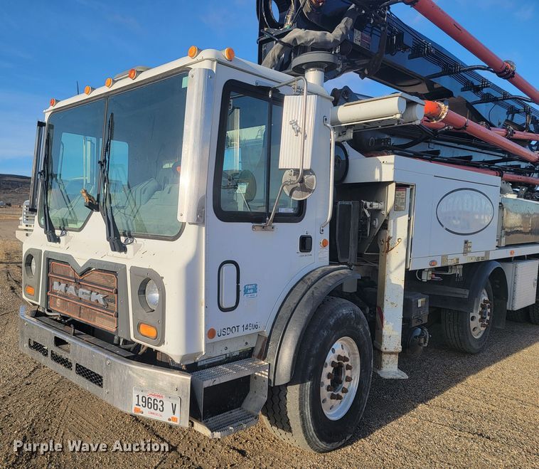 image for item ME9573 2008 Mack MRU concrete pump truck