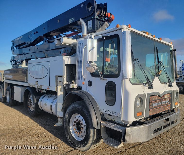 image for item ME9573 2008 Mack MRU concrete pump truck