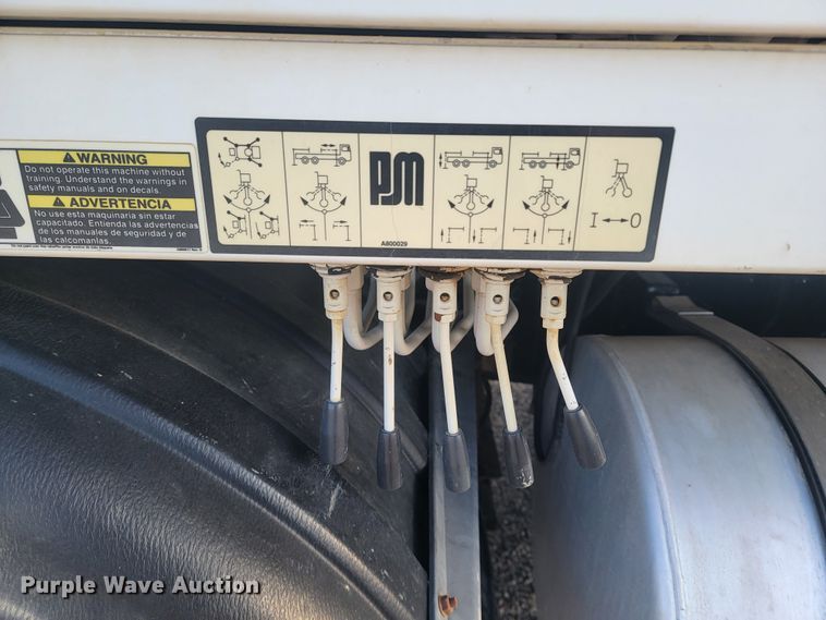 image for item ME9573 2008 Mack MRU concrete pump truck