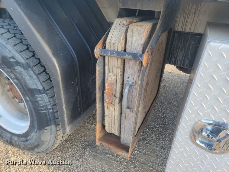 image for item ME9573 2008 Mack MRU concrete pump truck