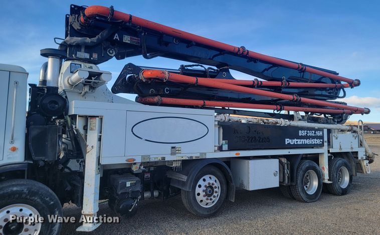 image for item ME9573 2008 Mack MRU concrete pump truck