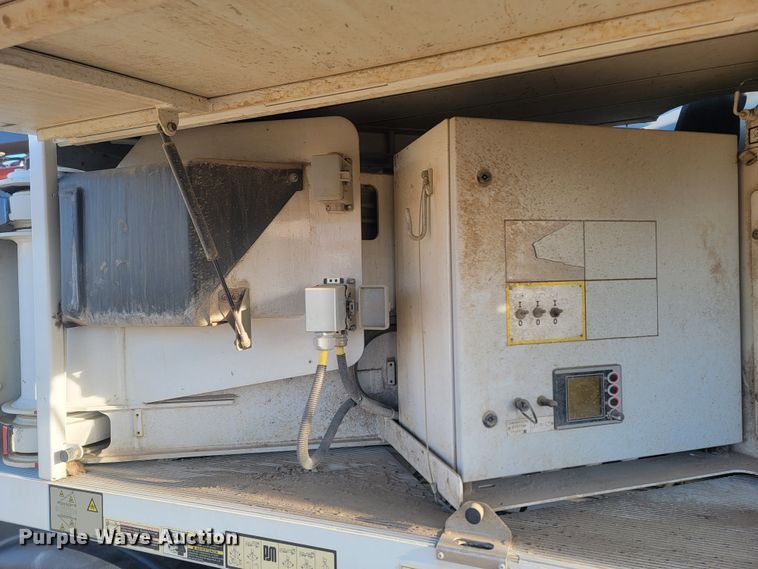 image for item ME9573 2008 Mack MRU concrete pump truck