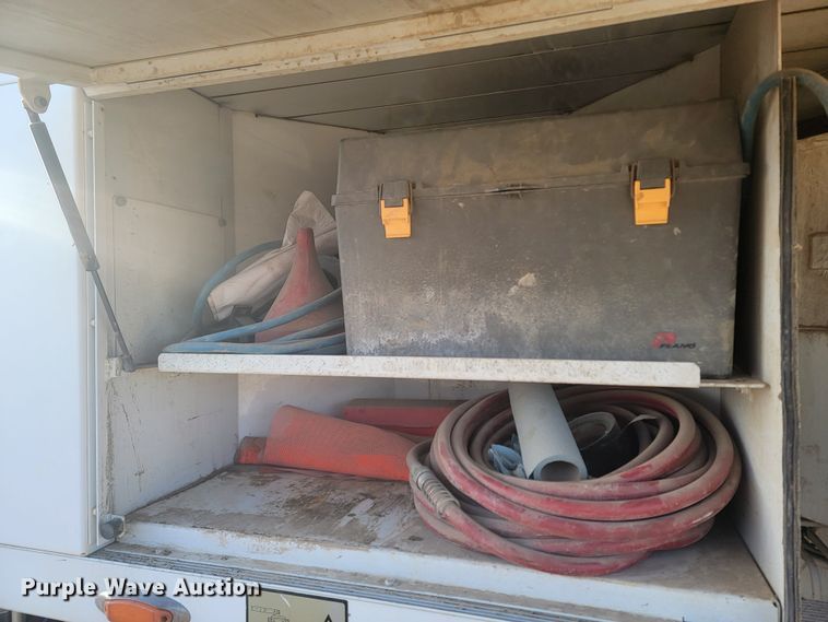 image for item ME9573 2008 Mack MRU concrete pump truck