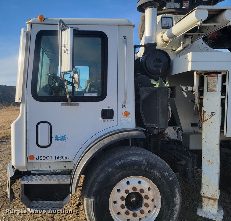image for item ME9573 2008 Mack MRU concrete pump truck