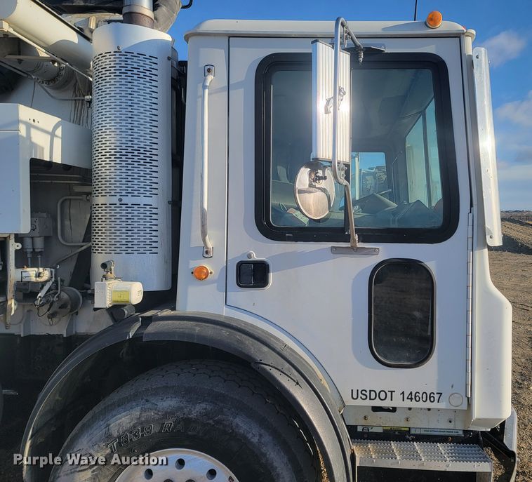 image for item ME9573 2008 Mack MRU concrete pump truck