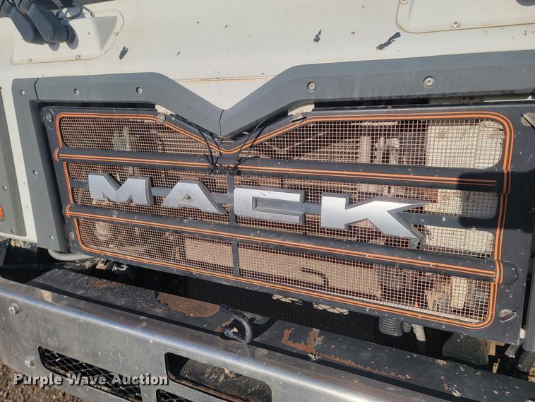 image for item ME9573 2008 Mack MRU concrete pump truck