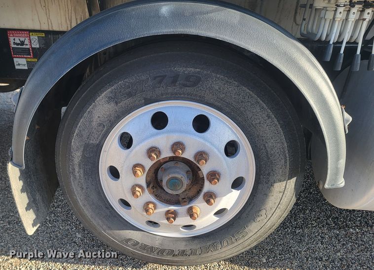 image for item ME9573 2008 Mack MRU concrete pump truck