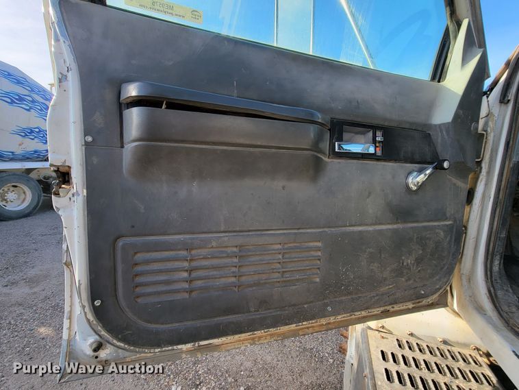 image for item ME9575 2000 GMC C8500  dump truck