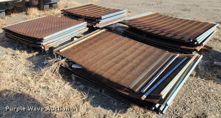 image for item ME9576 Approximately 60 pieces of screen decking