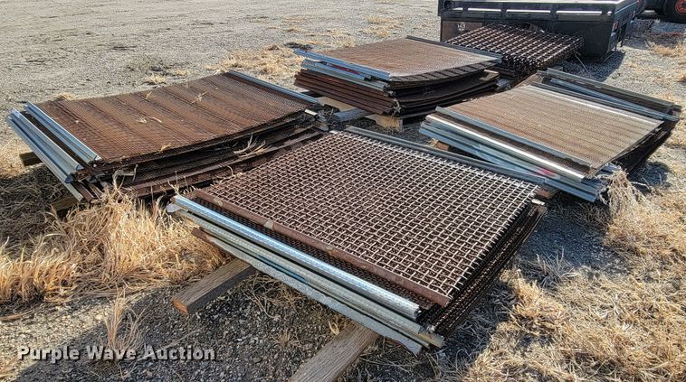 image for item ME9576 Approximately 60 pieces of screen decking