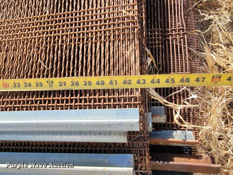 image for item ME9576 Approximately 60 pieces of screen decking