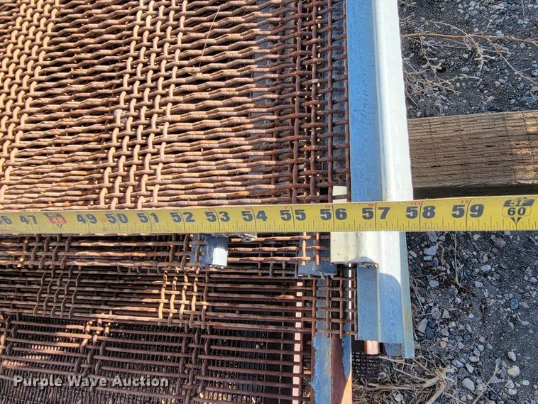 image for item ME9576 Approximately 60 pieces of screen decking