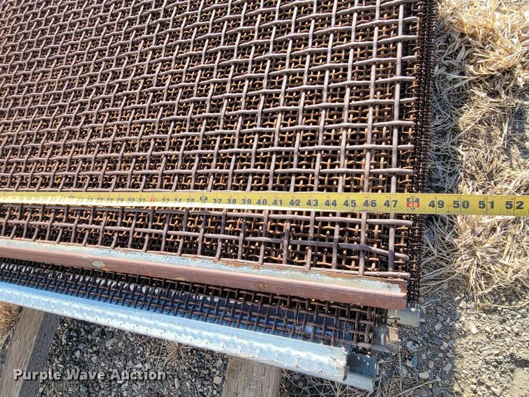 image for item ME9576 Approximately 60 pieces of screen decking