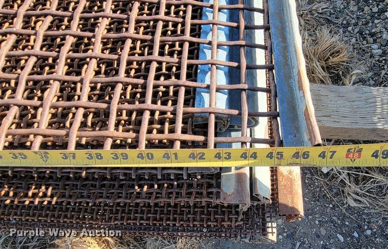 image for item ME9576 Approximately 60 pieces of screen decking