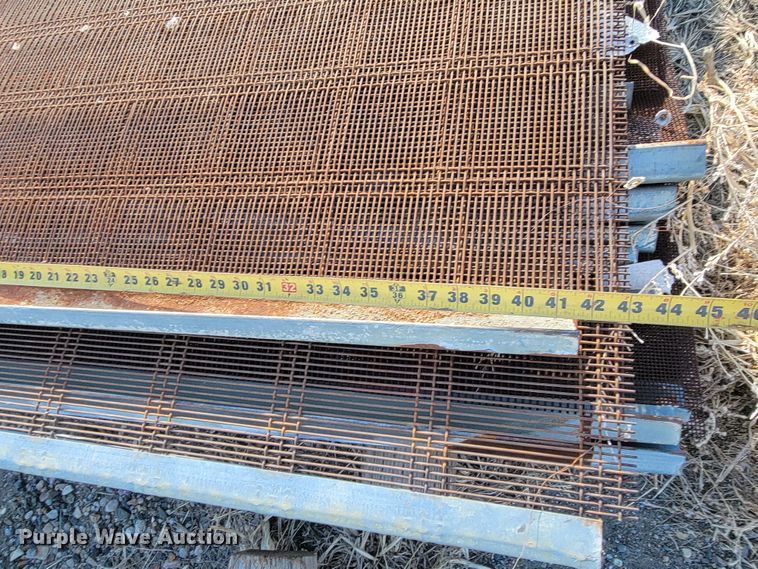 image for item ME9576 Approximately 60 pieces of screen decking