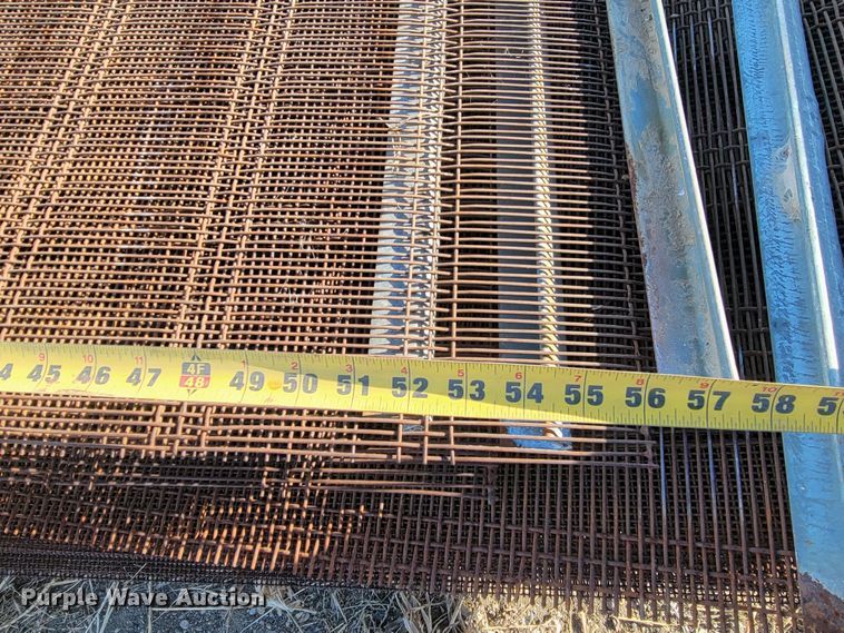 image for item ME9576 Approximately 60 pieces of screen decking