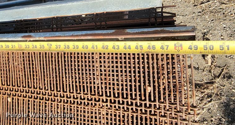 image for item ME9576 Approximately 60 pieces of screen decking