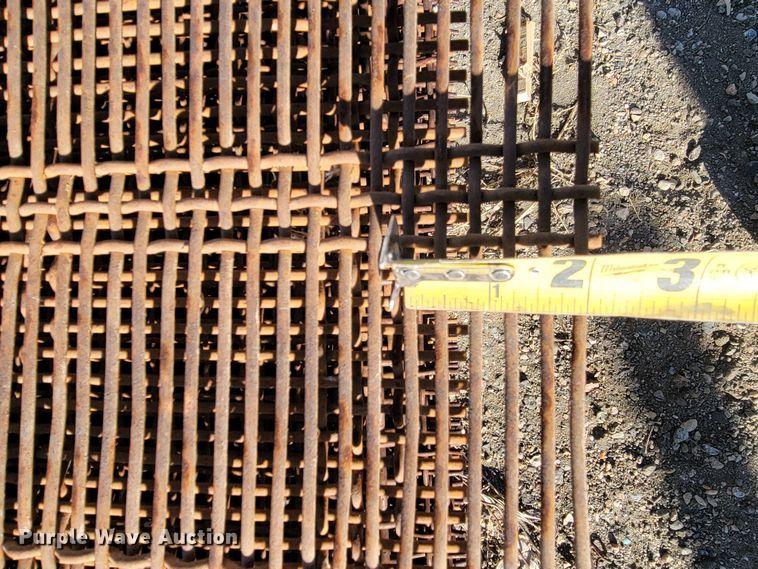 image for item ME9576 Approximately 60 pieces of screen decking